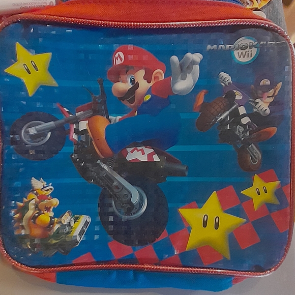 Super Mario t-shirt size XL boys. 14/16. Like New and a Mario Wii lunch box - Picture 2 of 3